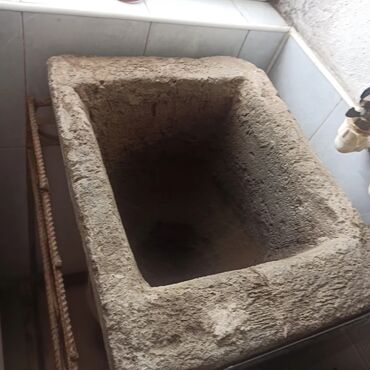 işlenmiş su çeni: Qedimi su daşı 350 

azm