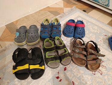 кроксы крокс crocs: Разнообразный комплект детской обуви. по 250 сом