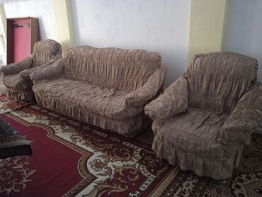 Диваны: Продаю б/у комплект,большой диван+маленький диван с двумя