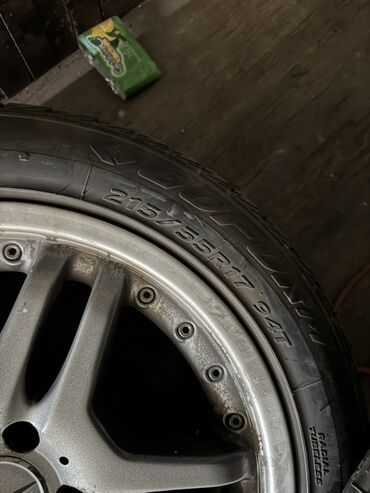 Шины: Комплект зимних шин с дисками 215/55R17 94T, для мерседесов at lalafo.kg Шины: Комплект зимних шин с дисками 215/55R17 94T, для мерседесов