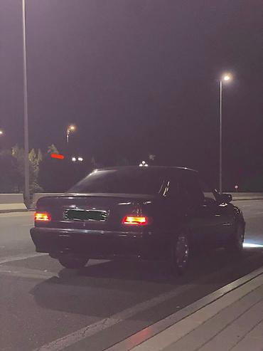 mercedes 208 d: Mercedes-Benz 240: 2.4 l | 1998 il Sedan — 9