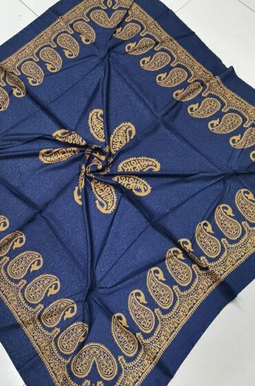 Baş geyimləri: Kəlağayılar. Bu kəlağayıların içi boş K hərfi ilə yazılıdı. Materialı — 20