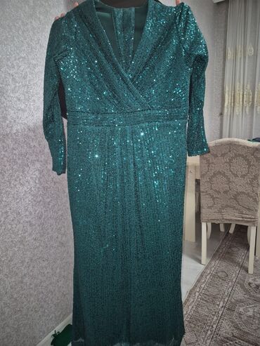 Dəstlər, kostyumlar: Qadın geyimləri dəsti – müxtəlif modellər 1) Qara rəngli, xırda ağ — 5