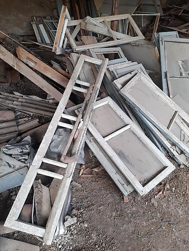 baklar və çənlər: Köhnə tikinti materialları və taxta məmulatları toplusu bir qazeli 100 — 2