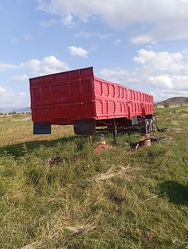 howo 310: Полуприцеп‑бортовой (зерновоз/универсальный) красного цвета. - — 1