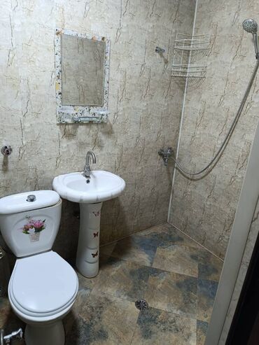 Uzunmüddətli kirayə mənzillər: Hezi Aslanov metrosunun 200 metr yaxinliginda,5 mertebeli binanin 5 — 9