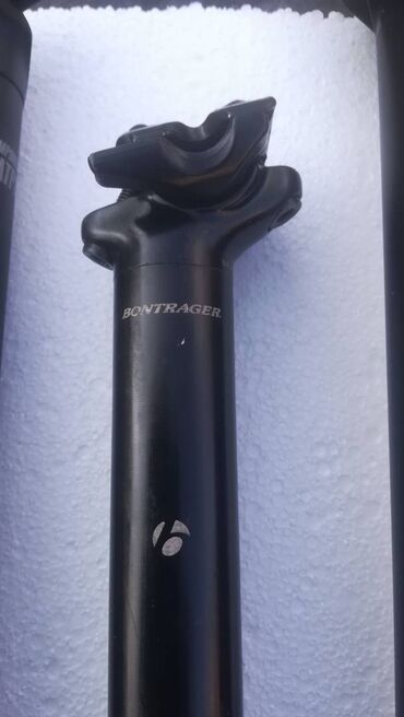 Dodaci za bicikl: Crna šticna za bicikl, dugačka i cilindričnog oblika, sa integrisanim — 1