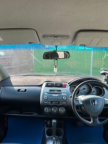 Honda: Honda Fit: 2003 г., 1.5 л, Вариатор, Бензин, Хэтчбэк — 5