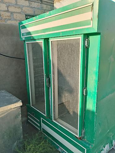 vitrin: İki qapılı şüşə vitrin soyuducu/kamera. - Rəng: yaşıl-ağ dekorlu — 1