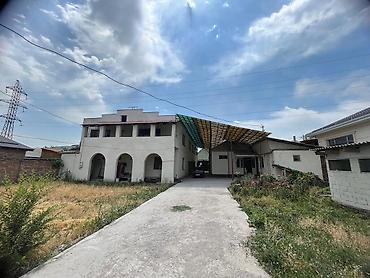 Продажа помещений свободного назначения: Продается объект с большим земельным участком и хозяйственными — 30