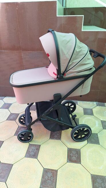 коляска для новорожденных: Коляска, цвет - Коричневый, Б/у