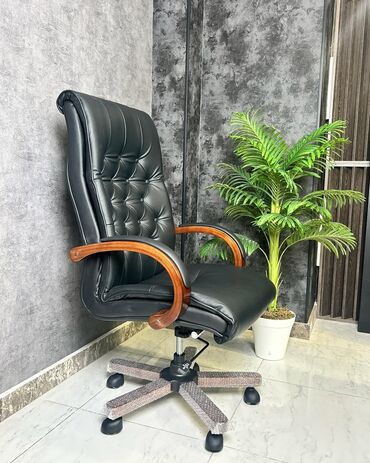 Ofis və oyun kresloları: Yeni, Təkərli, Qolları tənzimlənir, Dəri -da lalafo.az — 24 Ofis və oyun kresloları: Yeni, Təkərli, Qolları tənzimlənir, Dəri — 24