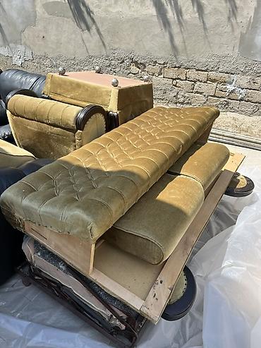 salon divan: Mebel dəsti – klassik üslubda, velvet tipli parça üzlüklə. Divan — 1
