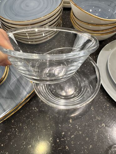 Наборы посуды: Большие тарелки - 7 шт Порционные тарелки- 8 шт Тарелки 1+1 Кесе - 4 — 3