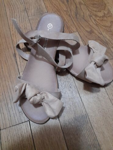 Personal Items: Sandals, 36