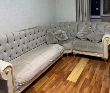 Komodlar: Künc Divan 250₼ yaxşı vəziyyətdə. Ölçüsü 2,50x1,50 .açılmır baza