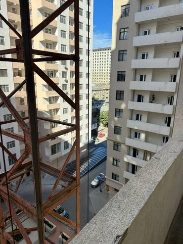 Uzunmüddətli kirayə mənzillər: 28 May metrosu yanınında mənzil kirayə verilir. Mərtəbə 15/7. Ümumi — 18