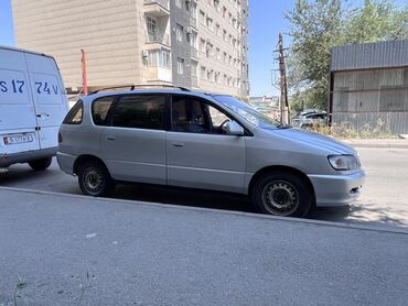 автомобиль для продажи: Toyota Ipsum: 1998 г., 2 л, Автоматтык, Бензин, Лимузин