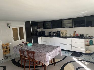 Həyət evləri və villaların satışı: Həyət evi.6 sotun içində.otaq sayi 6, 1 zaldan ibarətdir — 3