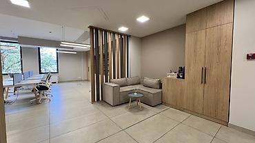 бизнес зал: Аренда офисов, 40 м², В бизнес центре, С отдельной кухней — 3