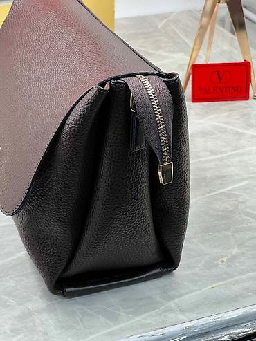 Torbe: Tasne 
4700 din
iknt — 12