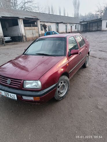 тико машино: Volkswagen Vento: 1992 г., 1.8 л, Механика, Бензин, Седан