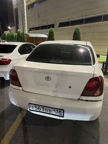 срочно срочно продам машину: Toyota Platz: 2000 г., 1 л, Автоматические, Бензин, Седан