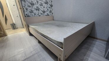 кухонная мебель в рассрочку в бишкеке: Продаётся мебель б/у. За всё 7000 сом: 1)кровать с матрасом 2) комод