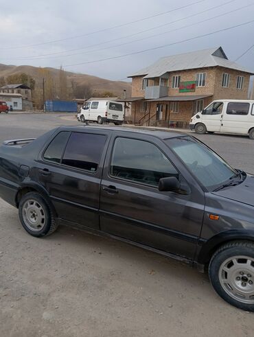 auto312 купля продажа автомобилей бишкек: Volkswagen Vento: 1992 г., 2 л, Механика, Бензин, Седан