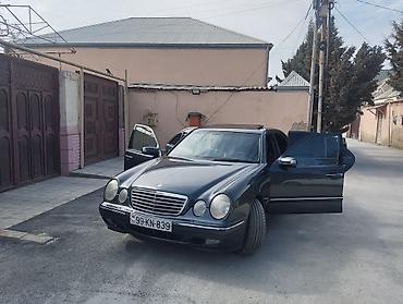 Mercedes-Benz E-Class: 3.2 l | 2000 il Sedan