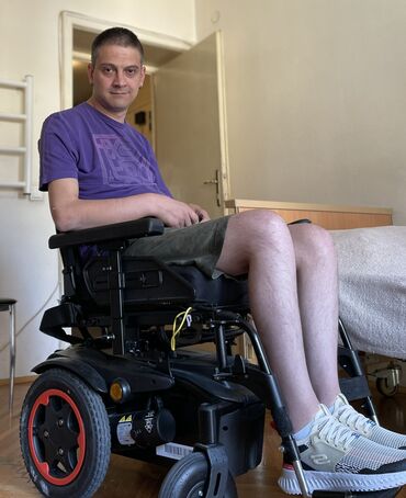 495 oglasa | lalafo.rs: Mladoj muskoj (33 god) osobi koja je zbog povrede kičme u kolicima