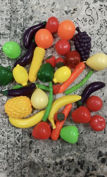 детские шлёпки: Фрукты и овощи из пластика, крупные, не мелкие, состояние отличное