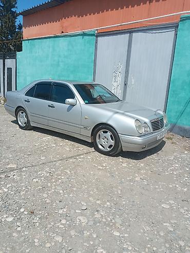 bmw x5 e53: Mercedes-Benz E 200: 2 l | 1997 il Sedan — 5