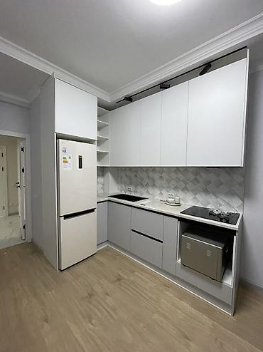 с поля: Современный кухонный гарнитур с техникой и подсветкой - Планировка — 2