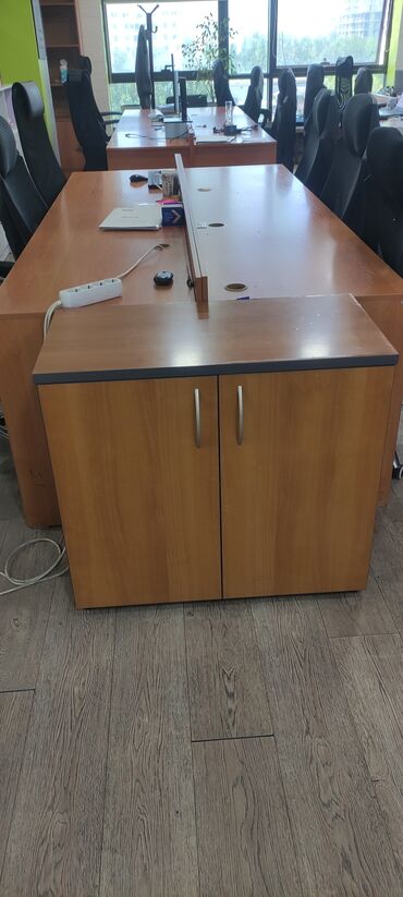 продам мебель бу в бишкеке: Тумба
длина 83.5
ширина 43.5
высота 76.5
в наличии 4 шт
цена 4000сом