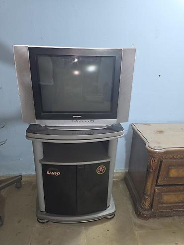 philips xenium w8500: Samsung kineskop TV + SANYO TV stendi - Ekran: təxminən 21–24 düym — 1