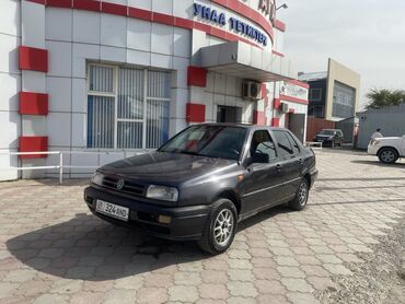 Volkswagen: Volkswagen Vento: 1995 г., 1.8 л, Механика, Газ, Седан