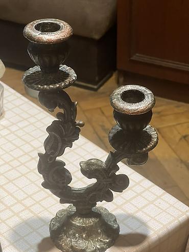 İki şam üçün bəzəkli şamdan - Material: metal alaşımdan, ağır və
