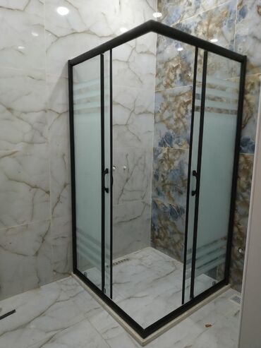 Duş kabinaları, arakəsmələr: 90×90olcude qara alminium profille 6mm temperli suse kombinasiyasi — 12