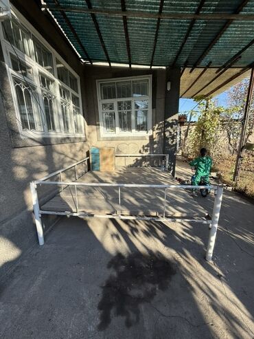 детскую кроватку кроватка к: Тапчан 230 x 250 x Металл