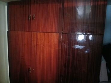 3 fazali generator: İşlənmiş, Açılan, 3 qapılı Düz dolab, Dolab-asılqan, Rusiya