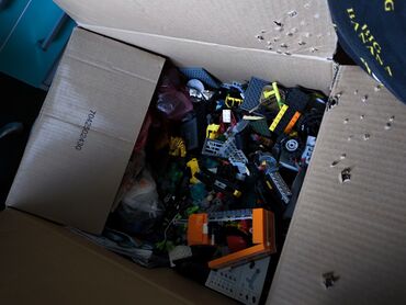 пистолет на орбизах: Большая коробка с конструкторами и деталями LEGO (разные серии и