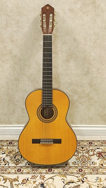 гитара для новичка: Продается оригинальная гитара Ямаха чехол идёт в комплекте