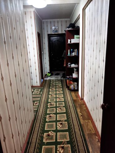 барачные дома: 3 комнаты, 58 м², Элитка, 2 этаж