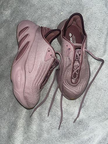 tn plavo bele: Adidas patike 36
Nošene samo jednom — 1