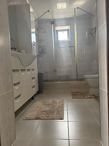 Продажа коттеджей и домов: Продается дом новопокрока, Общей площадью 400 м² . Количество — 8