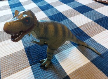 надувной костюм динозавра: Игрушка динозавр T-Rex состояние хорошее,высота 35см