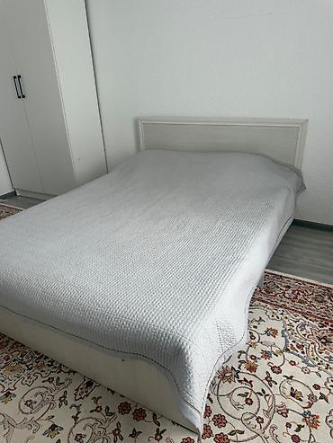 Кровати: Двуспальная кровать, Б/у, С матрасом, длина - 205 см — 2