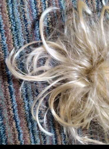 Perike i klipse: Prodajem periku za razne svečanosti,da mašnicamamože i za novu — 8