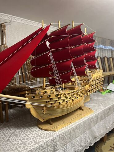 ювелирные изделия из золота: Продаю сувенир корабль Длина 2 метра Ручная работа Есть доставка